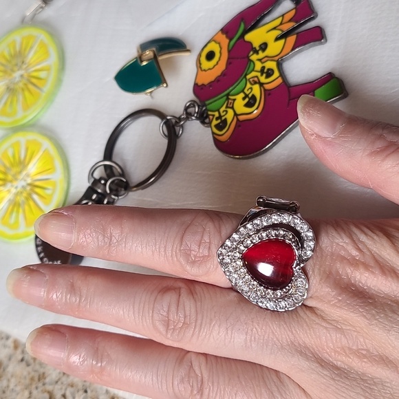 Silver tone red heart clear rhinestones fashion ring size 9 to 10 - Picture 17 of 17